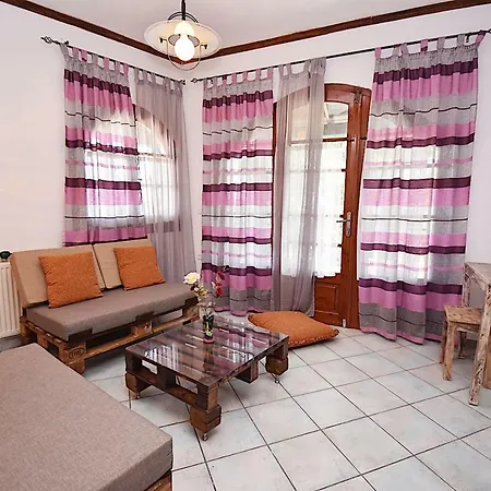 Holiday home Avra